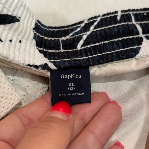 GAP KIDS Boy’s Floral Bathing Suit Swim Trunks Swim Shorts - navy, size XL (12) - Picture 2 of 4